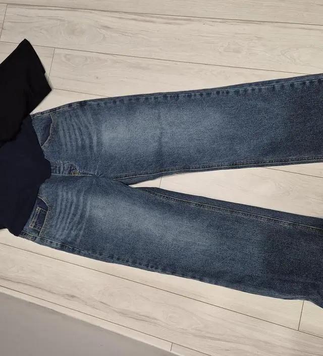 기존에입던 옷들이 이제 배가많이불편해져서 주문했어요~  지금입기에 편한데 중기지나