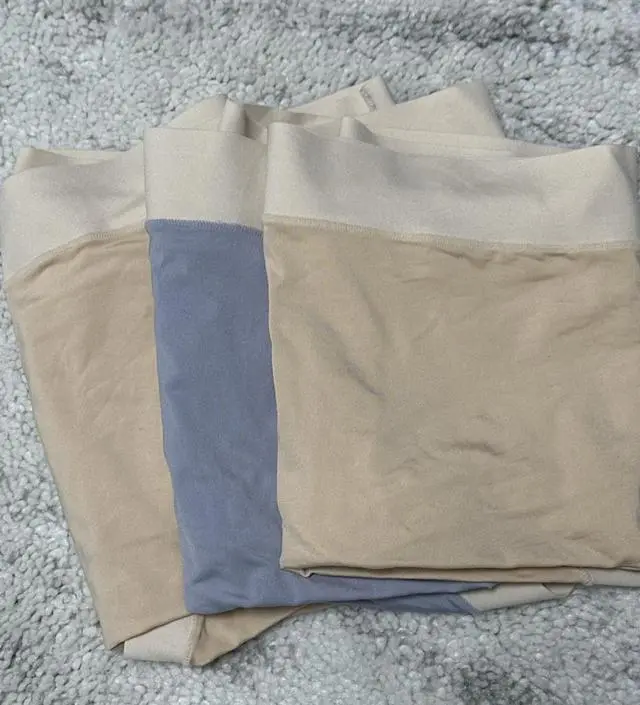 신축성 좋고 가벼워서 산뜻하게 잘 착용할 거 같아요.