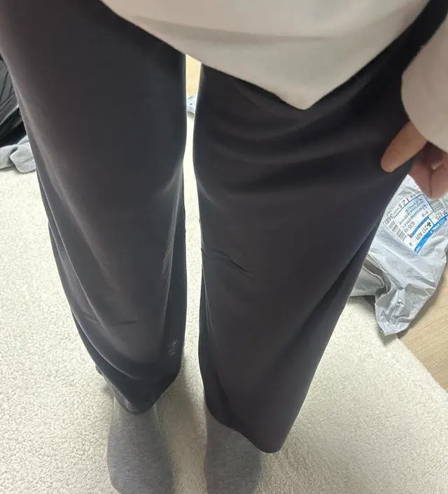 키 168인데 라지사이즈 길이 딱 좋아요 보시다시피 엄청 얇은데 착용감이 좋아서 재구매