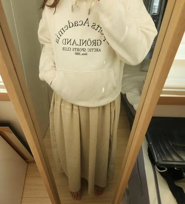 배송도 생각보다 빠르고 후드나 가디건 등 곁들어입기 가성비좋은 원피스에요 실밥정리