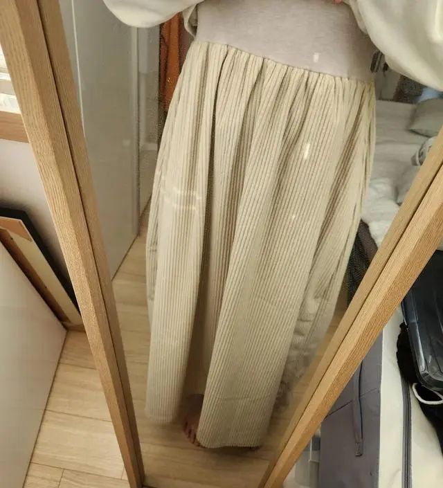 배송도 생각보다 빠르고 후드나 가디건 등 곁들어입기 가성비좋은 원피스에요 실밥정리