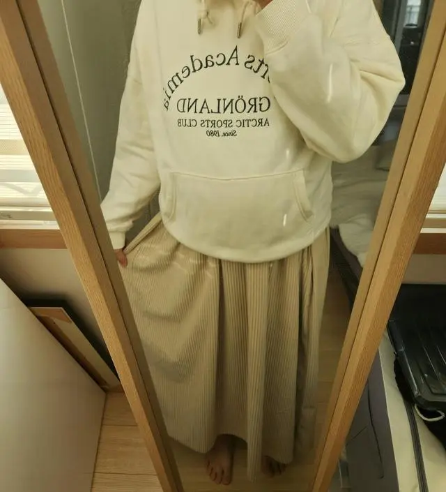 배송도 생각보다 빠르고 후드나 가디건 등 곁들어입기 가성비좋은 원피스에요 실밥정리