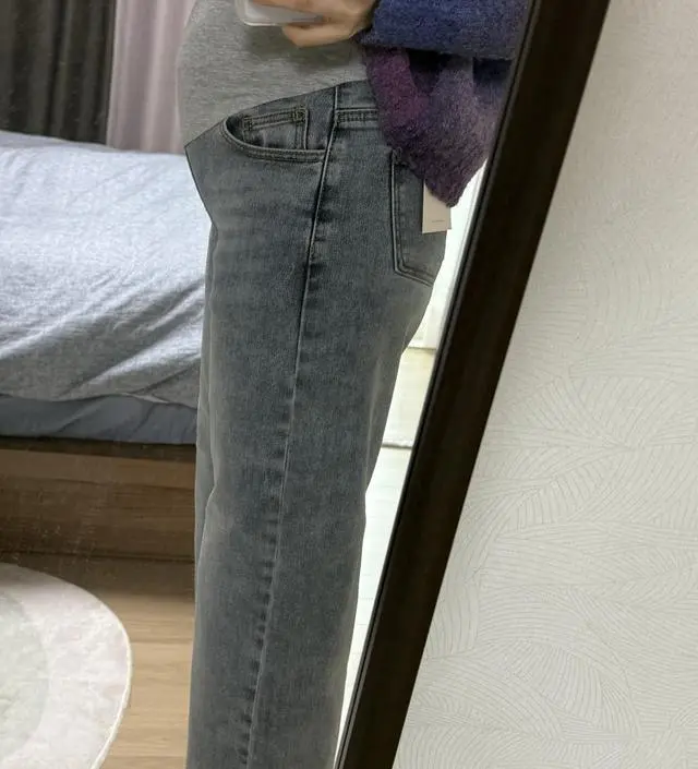 완전 편해요. 허리도 쭉쭉 늘어나고 청바지 전체적으로 스판이 있어서 앉거나 설 때도 