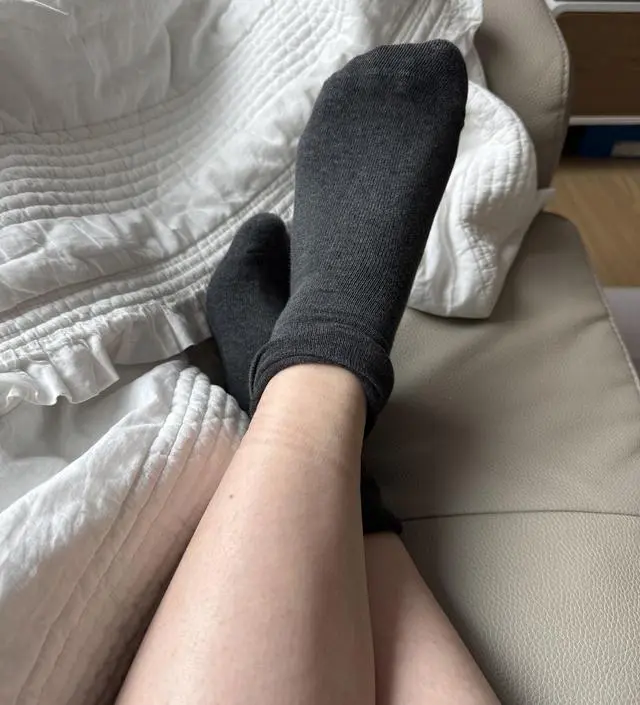 차콜과 블랙 구매했어요! 착용해보니까 한 5시간 정도 신었는데 사진과 같이 저 정도 자