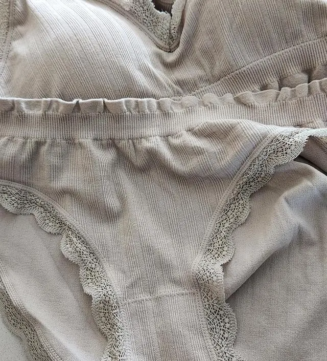 둘째라 그런지 배도 더 나오고 살도 더 쪄서 속옷 정말 고민많았는데 색상 무난하고 질