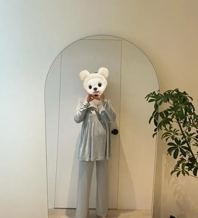 리뷰만큼이나 후들후들 편하고 좋습니다 얇은 홈웨어라 속옷 필수일텐데 패드까지 있어