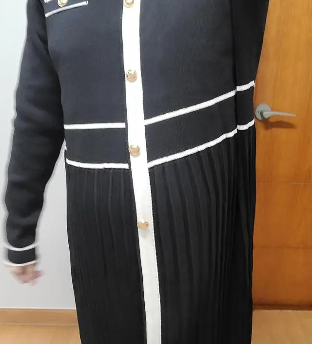 28주 임산부인데 특별한 날에 입으려고 구매했어요^^ 원단도 탄탄하고 많이 조이지도 않