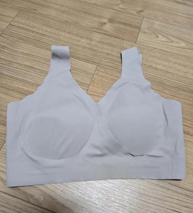 정말 편해요!! 제가 속옷 입을 때 쪼이는 느낌이 싫어서 편한 스포츠브라만 입고 하는데