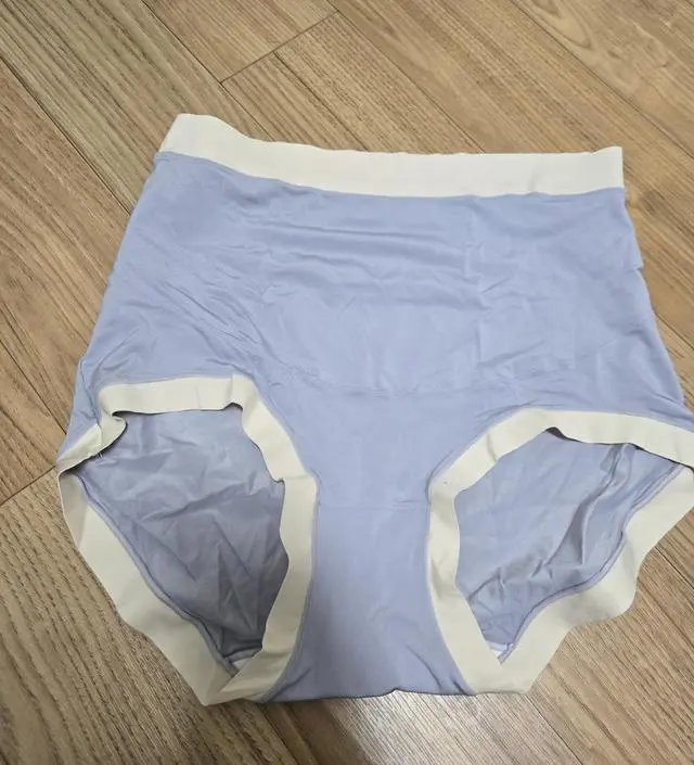 기존에 입던 팬티는 이제 쪼여서 절대 못입어요..
