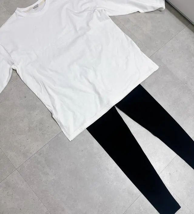 넉넉하고 재질 적당합니다 키159에 팔길이는 조금 길어요