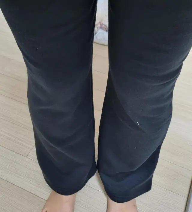 둘째라서 임부복 바지 있는걸로 버티다가 넘 배 불편해서 하나 구입했어요 따뜻하고 엄