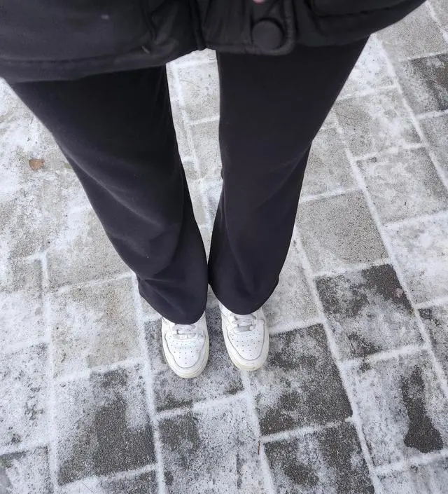 넘 따뜻하고 뷰드럽고!!! 아빠다리해도 엄청 편해요 ㅋㅋㅋ 무릎 안 나왔음 좋겠네여 !