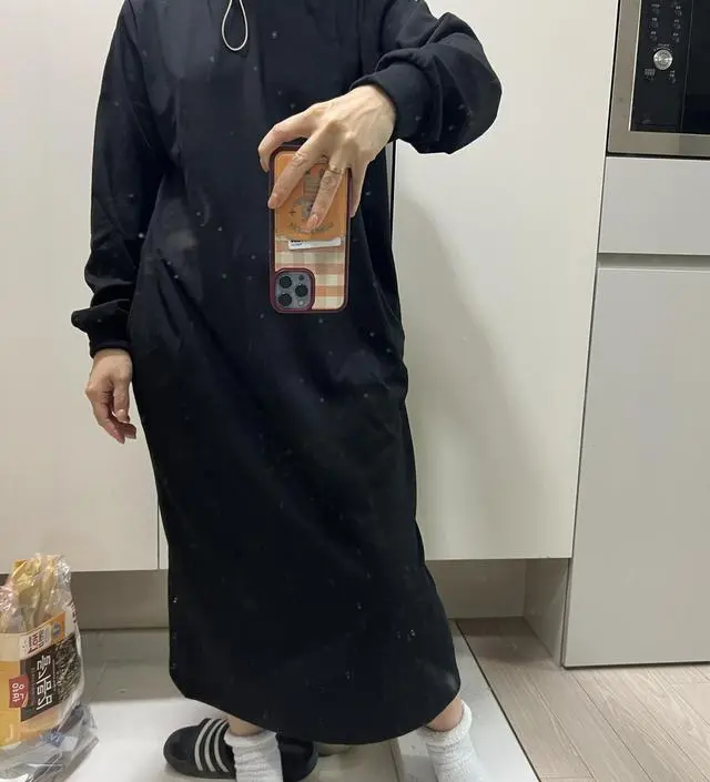 허리조임이 없어서 펑퍼짐하긴 한데 재질도 좋고 무엇보다 후드가 너무 귀여워요. 후드