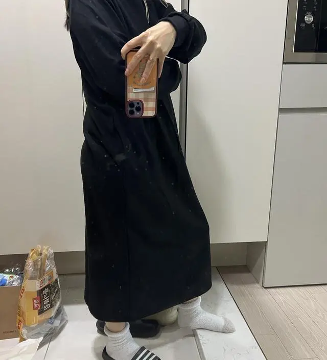 허리조임이 없어서 펑퍼짐하긴 한데 재질도 좋고 무엇보다 후드가 너무 귀여워요. 후드