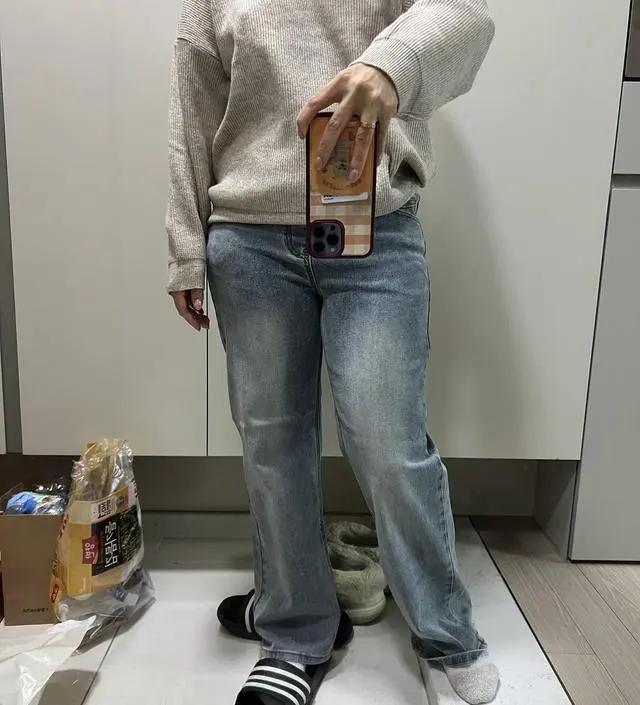 바지 완전 강추에요! 엉덩이가 좀 작지 않을까 했는데 잘 맞고 잘 늘어나네요. 참고로 