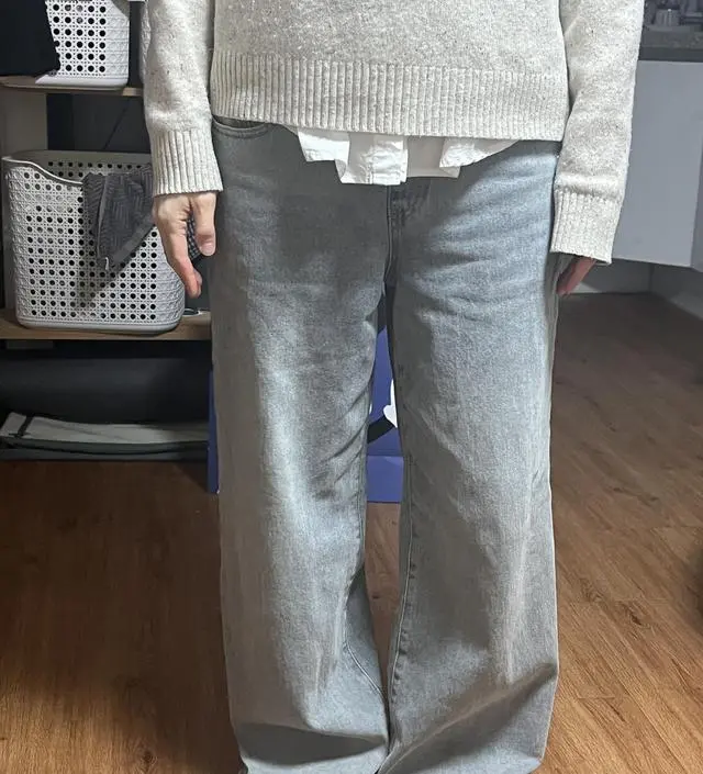 엄청 커서 지금 13주인데 출산 전까지 입을 수 있을거 같아요! 품도 길이도 넉넉합니다