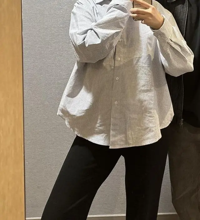 배가 점점 커지면서 쪼이지 않고 넉넉한 셔츠가 필요해서 구매했습니다 재질도 괜찮고 