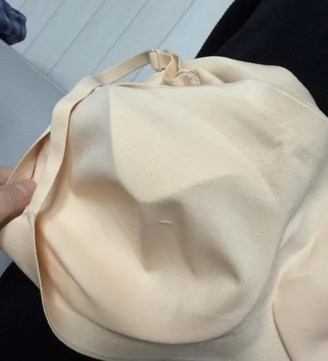 실망 ㅠㅠ 택배받고 속옷 빨래망에 넣고 세탁했는데도 안에 캡 돌아가고 난리.. 다른 브