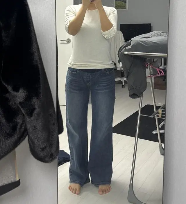 배가 아주 편해요. 원래 에스입는데 살이 좀 급격하게 쪄 엠 했더니 약간 크네용 ! 