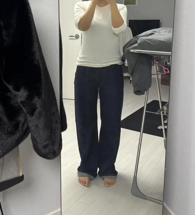 아주 맘에 들구 숏버전이 없어 롱으로 사서 줄여입으려구요! 