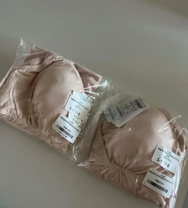 지금 32주인데 편해요 가슴에 닿는쪽에 끈이 있어서 거슬릴까 생각했는데 안거슬려요 배