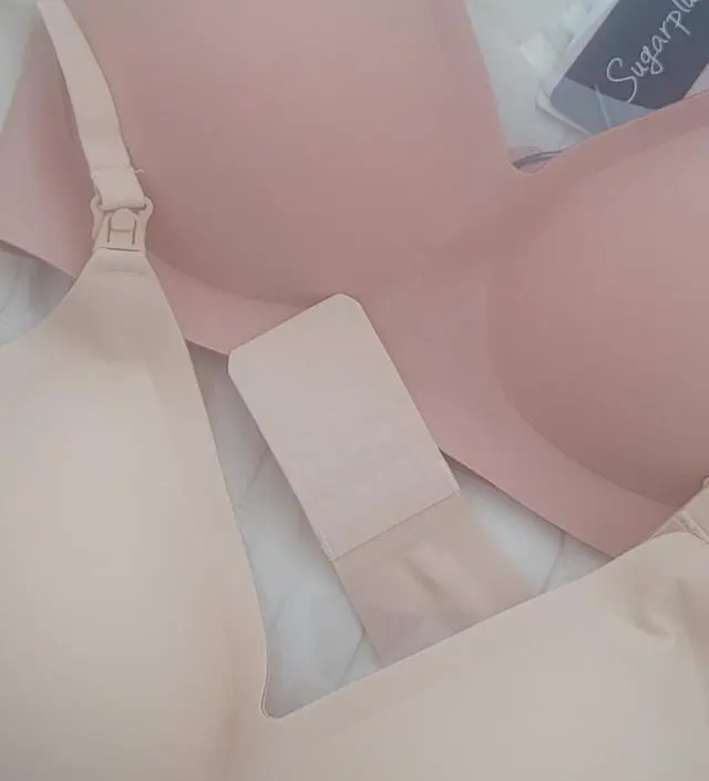 색상이 실제로 보니 더 예뻐요. 착용감도 편하고 가볍고 좋습니다.
