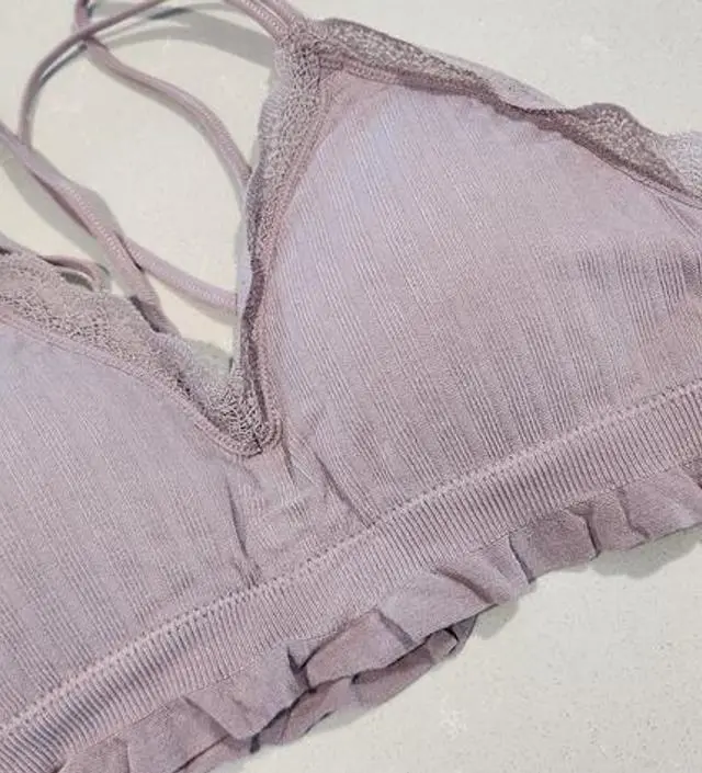 색상도 무난하고 닿는 촉감이 부드럽고 자극이 없어 출산하고서도 잘 입을 듯 합니다~~