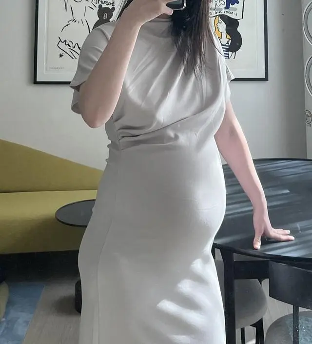 우아하고 너무 예쁨! 친구들이 베이비샤워 해준다고 해서 구매했어요~~ 블랙보다 밝은 