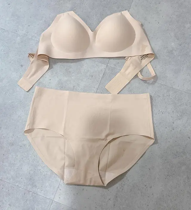 색감 예쁘고 쟈질 좋아요 더른 사이트에서도 하나 구매햇는데 일단 색상과 디자인이 예