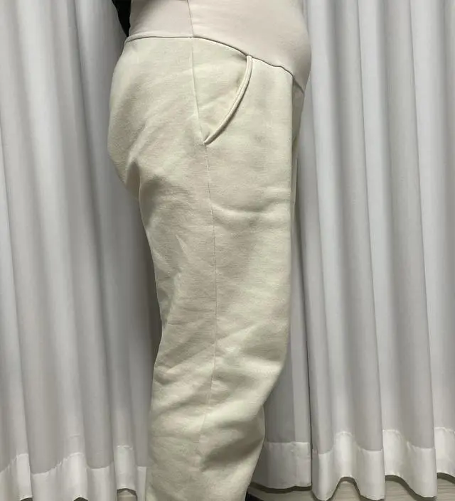 홈웨어로 입고있어요. 사진은 입고있던거라 쭈굴쭈굴하지만 따뜻하고 아주 편안합니다.