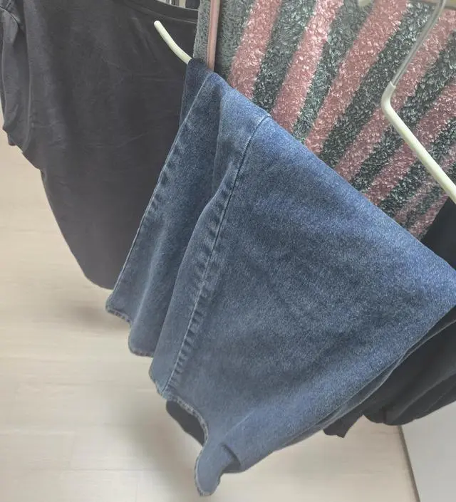 임신 중기로 배가 슬슬 나오기 시작하면서 바지를 알아보던중 샀는데 엄청 편해요!!!