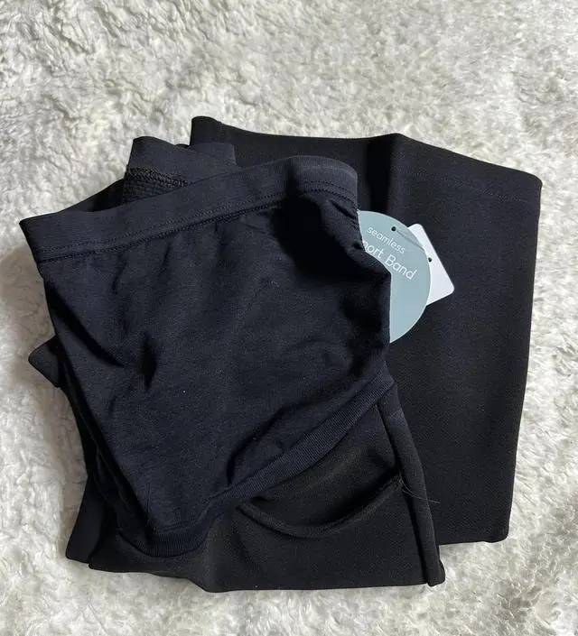 겨울 내내 기모버전으로 실컷 잘 입고, 간절기 용으로 구매했어요~ 가성비와 핏은 정말