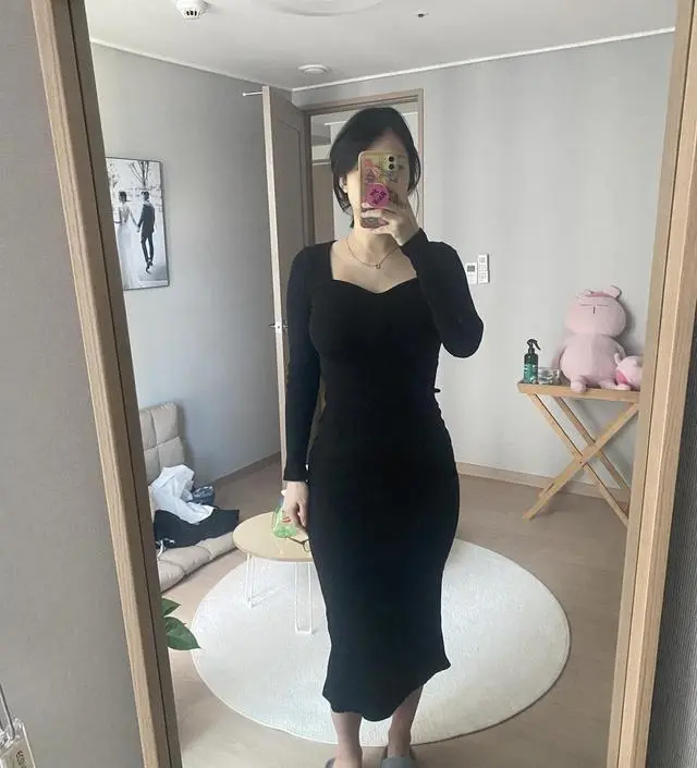 비슷한제품 집에있는데 세탁하고 쭐어들어서 사봤어요 얘가 목라인 기장 등 좀 더 이쁘