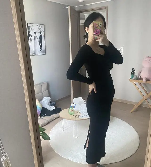 비슷한제품 집에있는데 세탁하고 쭐어들어서 사봤어요 얘가 목라인 기장 등 좀 더 이쁘