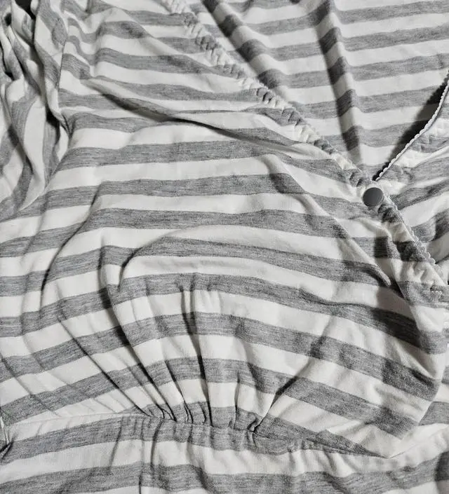 수유복으로 그레이XL구매해서 잘 입었는데 좀 큰 것 같아 L사이즈로 재구매했는데 사이