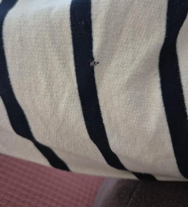 편해요 수유하고첫째 등원 바지만 갈아입고나가면되서 좋습니다
