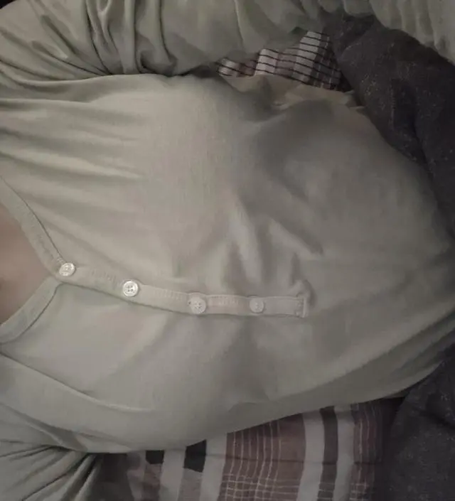 소재 좋고 색도 예뻐서 만족합니다! 단추가 더 밑에까지 달려있어야하지않나했는데 수유