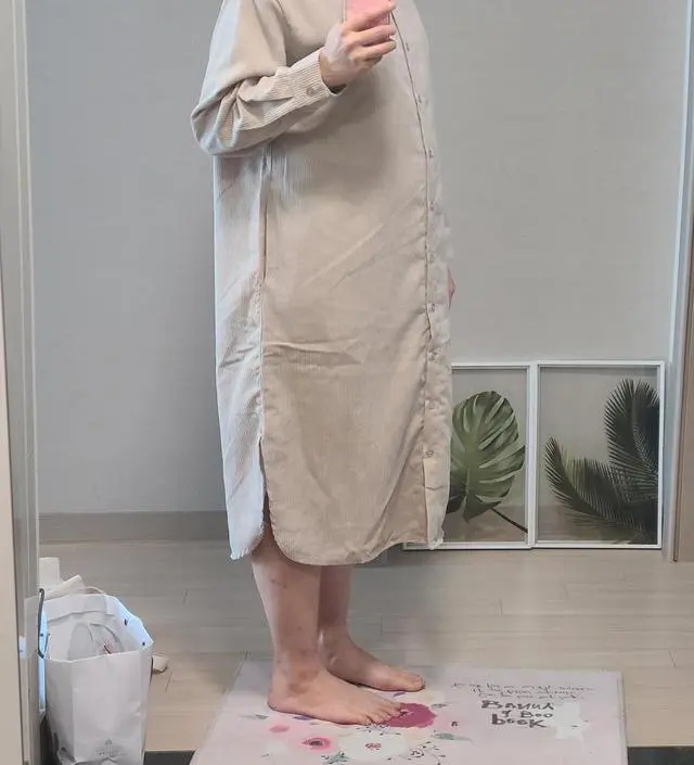 제품 사진에 나온 그대로고 만듦새가 좋아서 맘에 들어요. 어깨나 팔길이도 좋고 품이 