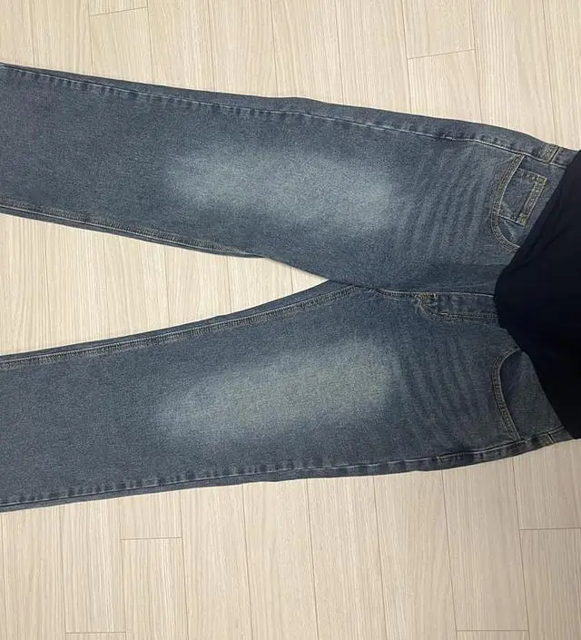 바지 생각했던거보다 더 이쁘네요 ㅎㅎ
