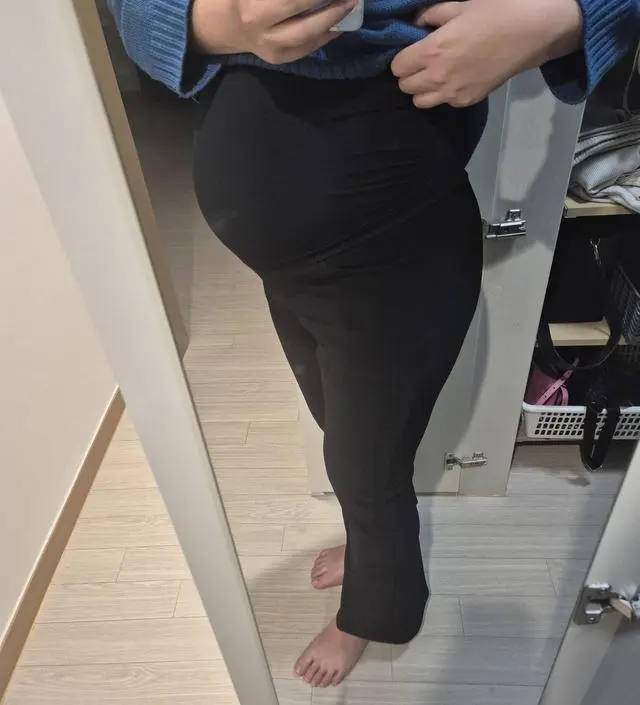 임신하고 일반 바지만 입었는데, 배가 너무 많이 나오니까 불편해서 출근용으로 하나 샀