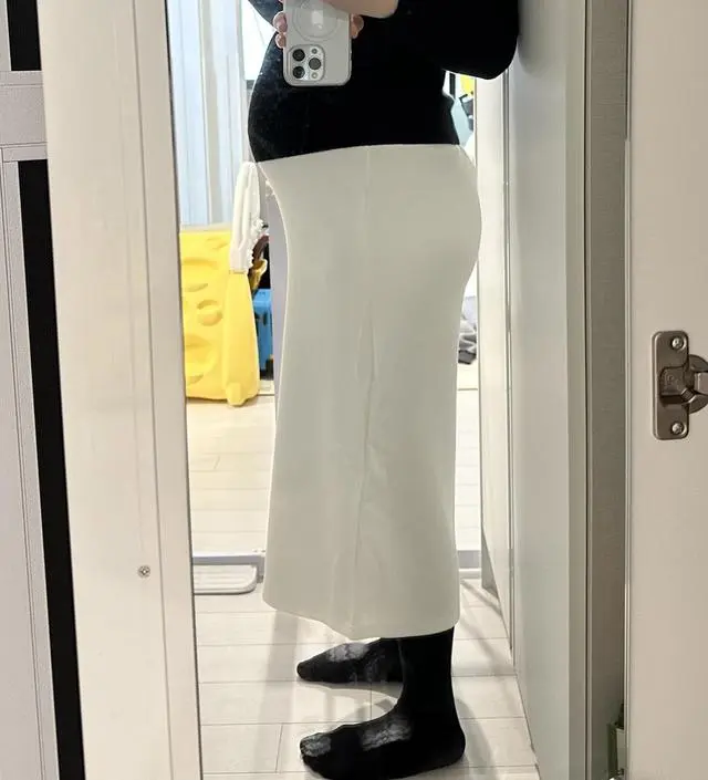 25주 배 안낑겨요~ 완전 잘늘어나서 편하게 외출했네요^^ 펑퍼짐한거 입기 싫은 날에 딱