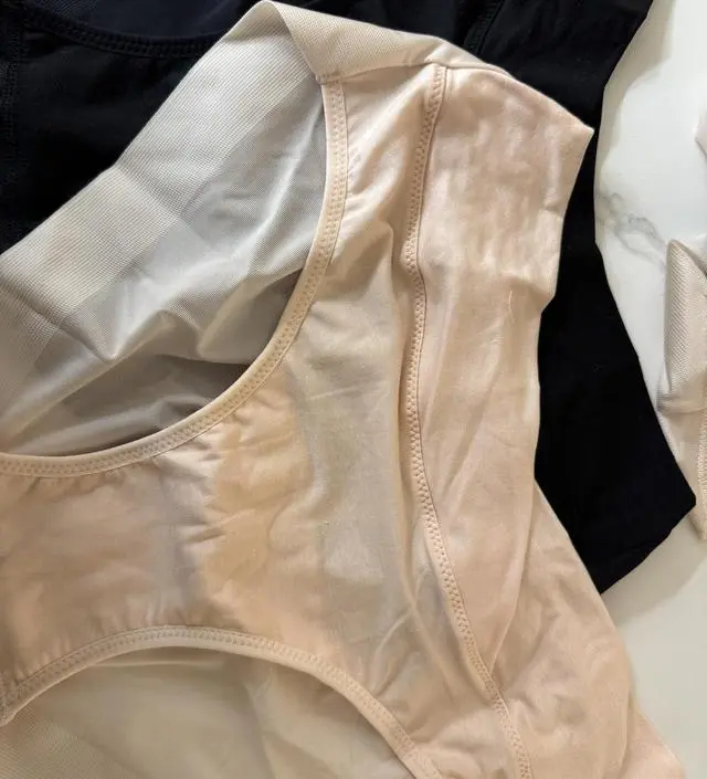 배 올라오지 않는게 편할 것 같아서 구매했는데 소재도 만족하고 잘 입을 것 같아요!!