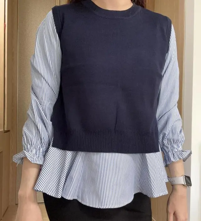 가볍고 예뻐요! 출근룩으로 딱이네요 ㅎㅎ 치마 코디되어 있는 상품이라 같이 구입했는