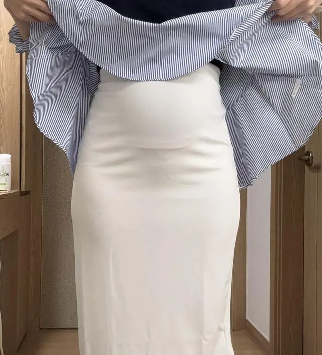 XL 사이즈가 품절되어 free로 샀는데 엉덩이, 허벅지 부분이 끼어서 아쉽네요 ㅠㅠ 허벅