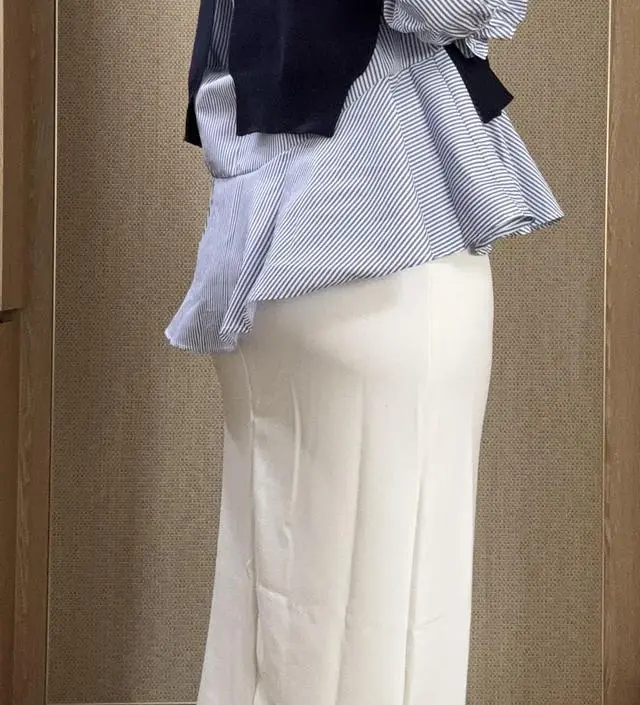 XL 사이즈가 품절되어 free로 샀는데 엉덩이, 허벅지 부분이 끼어서 아쉽네요 ㅠㅠ 허벅