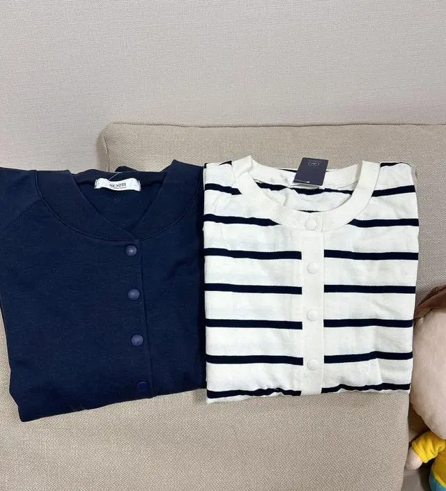 정말 잘 산 것 같아요. 요즘 입기 딱이구요. 애기 계속 수유해야하는데 안팎에서 입기 