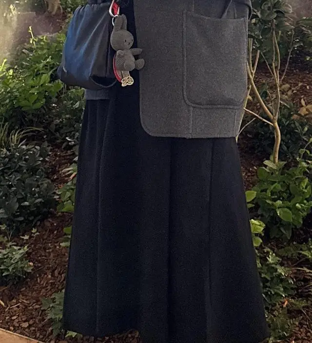 너무 간단하고 레이어드하기 좋아서 블랙사고서 아이보리또 삿네요
