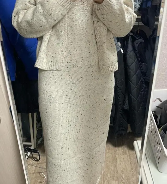 안에 이너티 입고입으면 좋을거같아요! 그냥 맨살에 입으면 살~짝 까실한데 그냥입어도