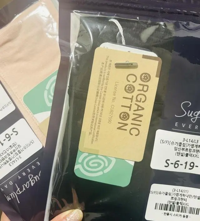 작을까봐 큰 사이즈로 구입했더니 거의 반바지 입은 너낌이에요! 
