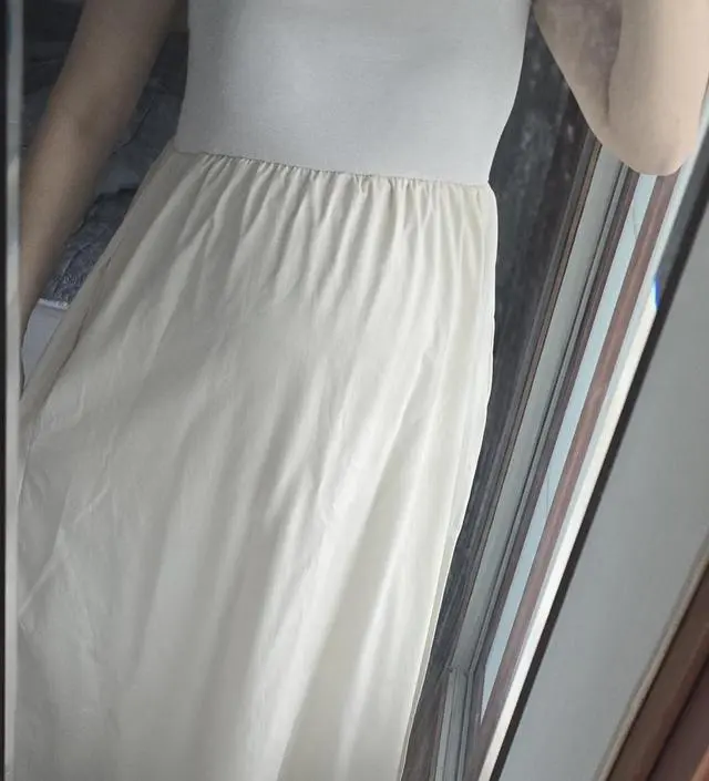 너무 이뻐요 ㅎㅎ 치마 소재가 탄탄해요 ㅎㅎ
